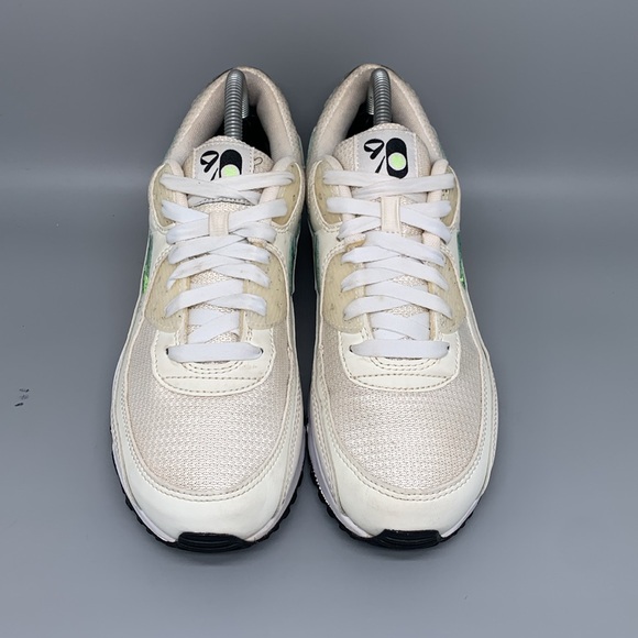 Nike Air Max 90 SE White Green Running Shoes DO9850-100 Women's Sz 9.5 - Picture 2 of 10